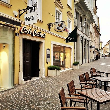 Ferienwohnung Himmelberg 80M2 In Der Altstadt Und Toll Fuer Familien Klagenfurt am Woerthersee Exterior photo